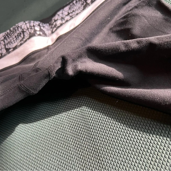 Reversible Lululemon Groove Crop SZ 4-Glacier Lace/Black - Picture 3 of 13